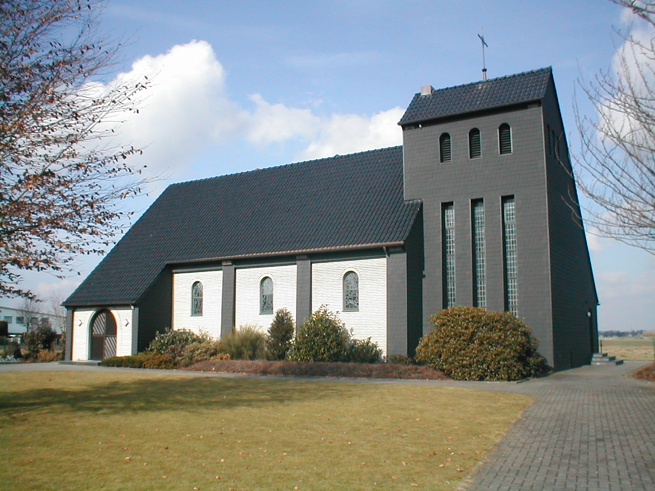 Kirche St. Maria Helferin Lüttelbracht - Außenansicht