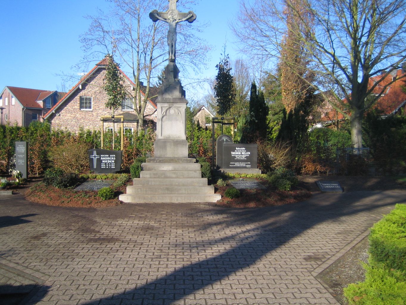 Hochkreuz Friedhof 003