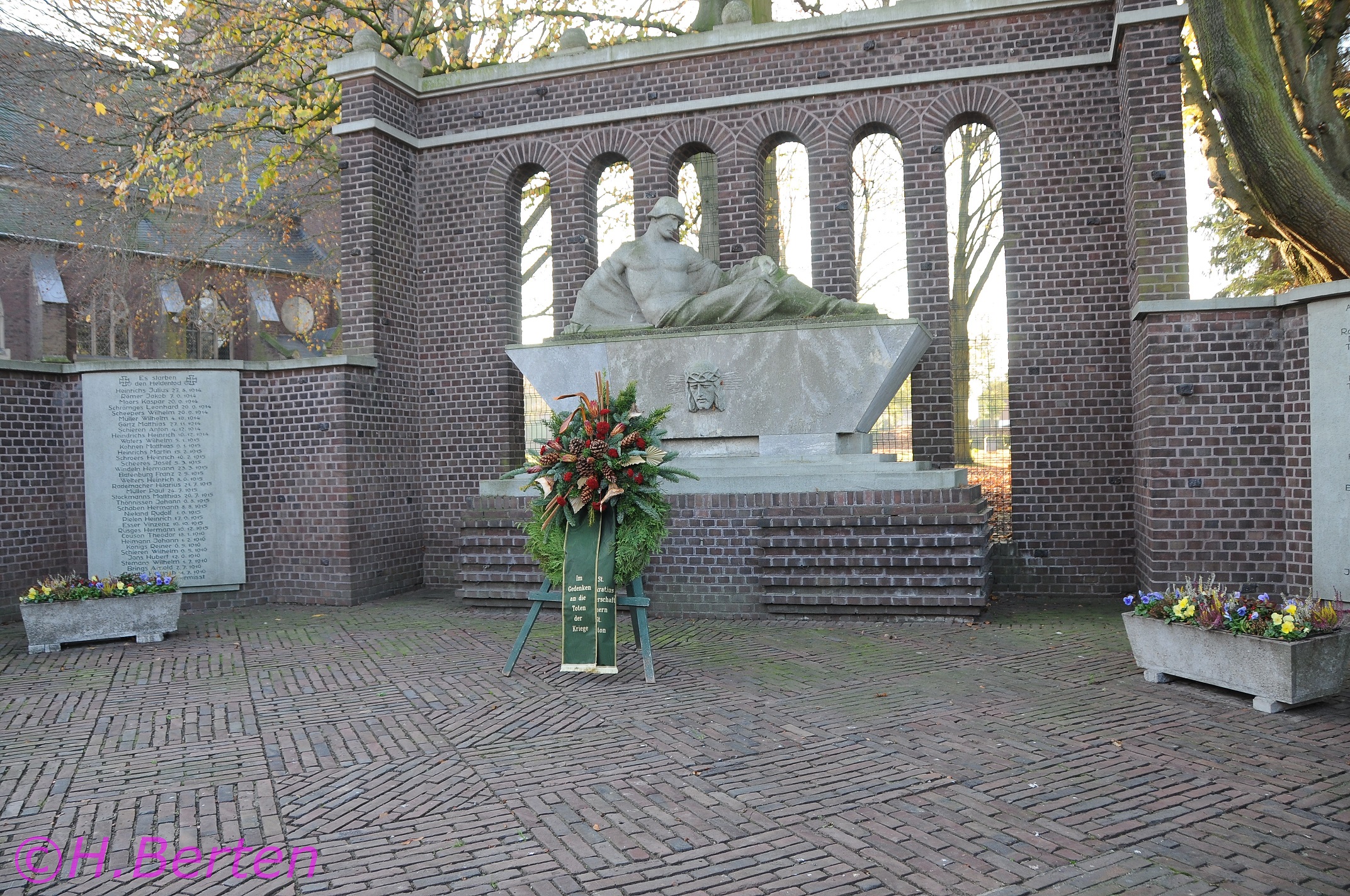 Kriegerdenkmal Amern St.Anton 01
