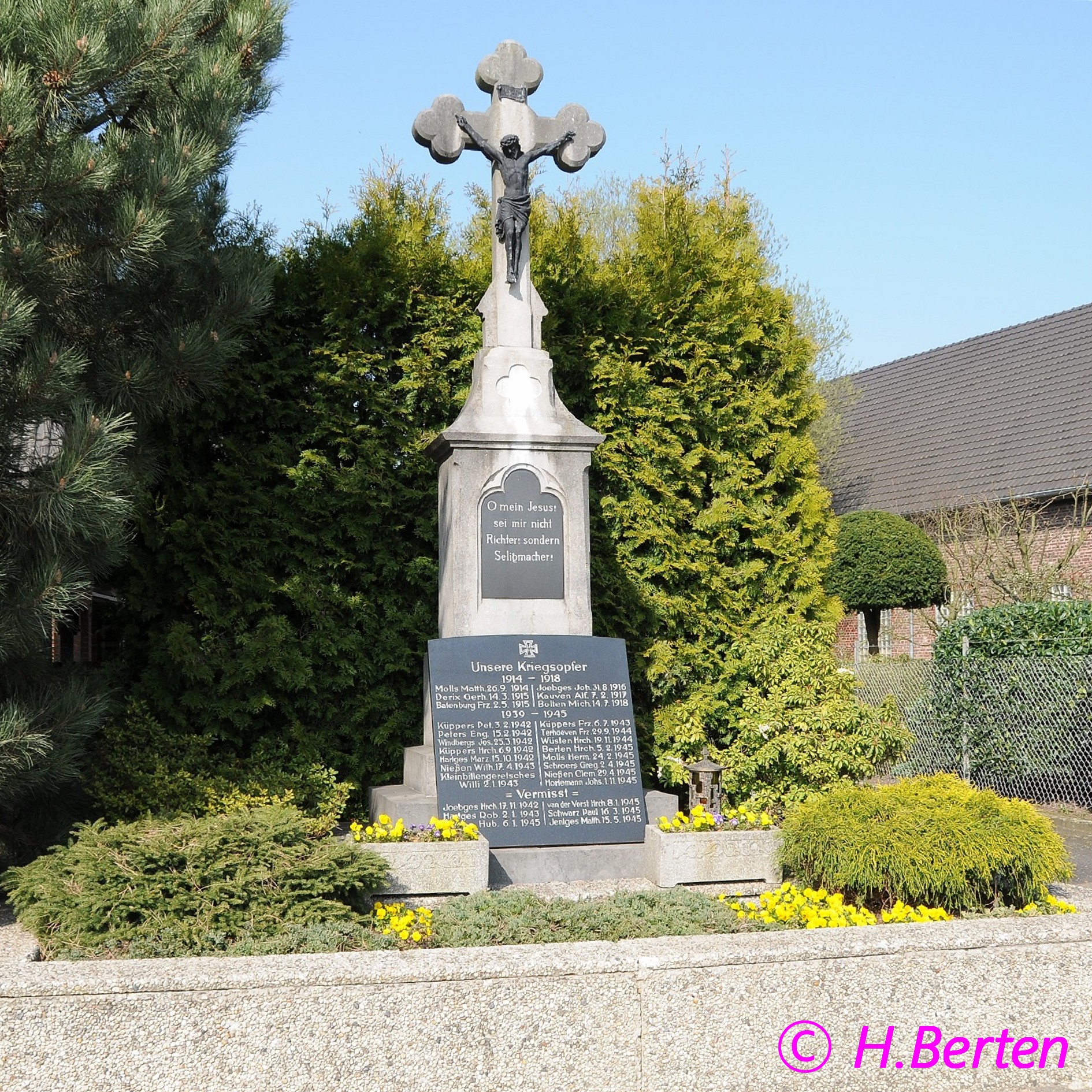 Kriegerdenkmal Birgen 16x16