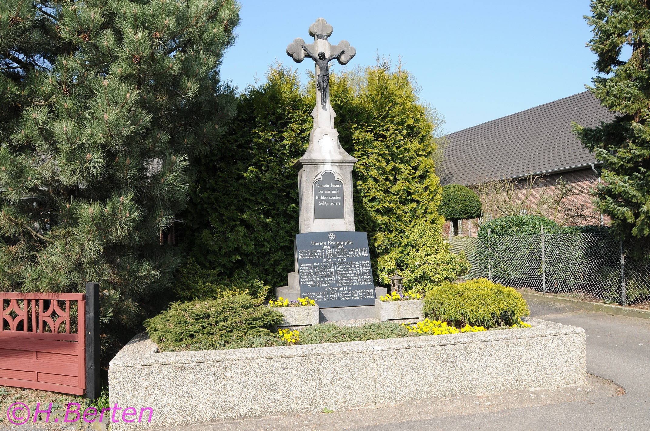 Kriegerdenkmal Birgen