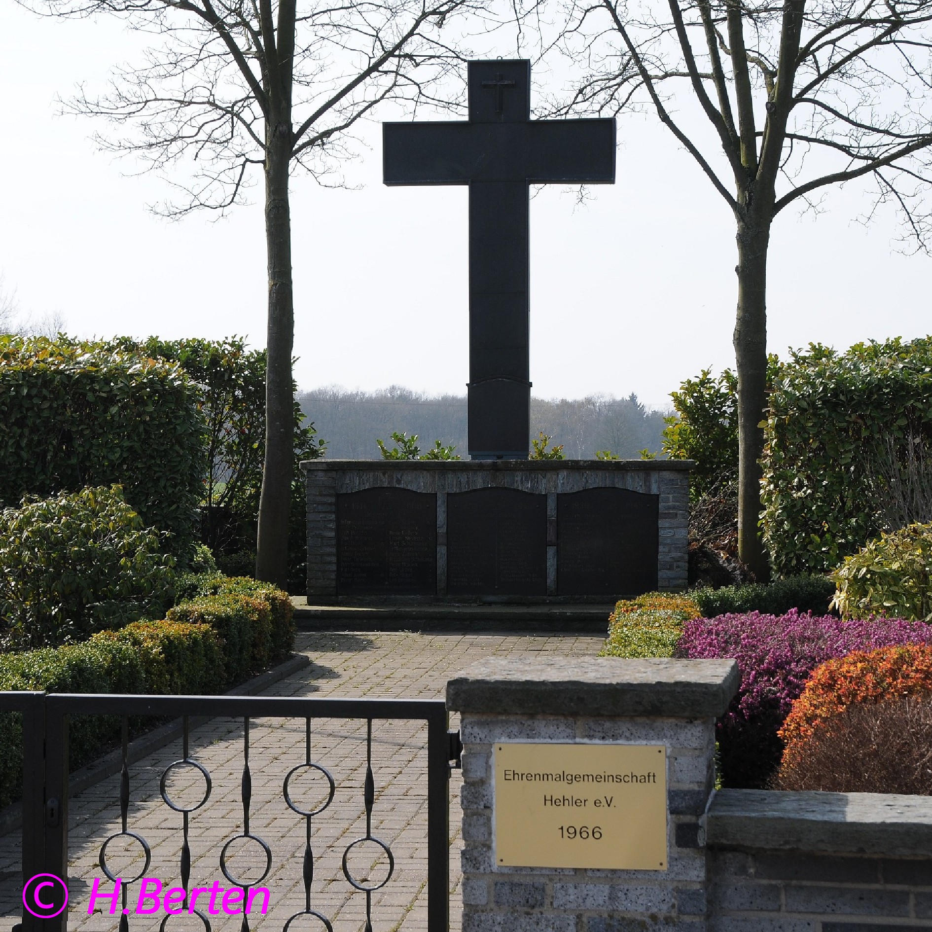 Kriegerdenkmal Hehler 16x16