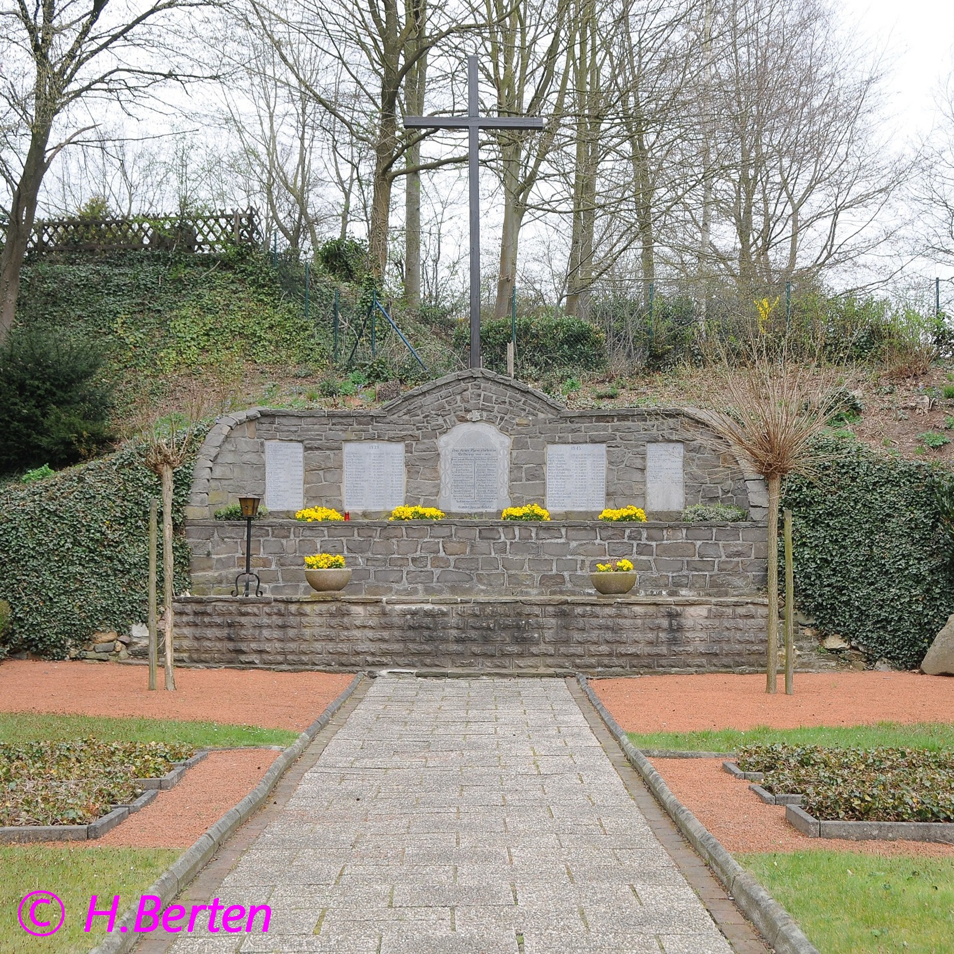 Kriegerdenkmal Lüttelforst 16x16