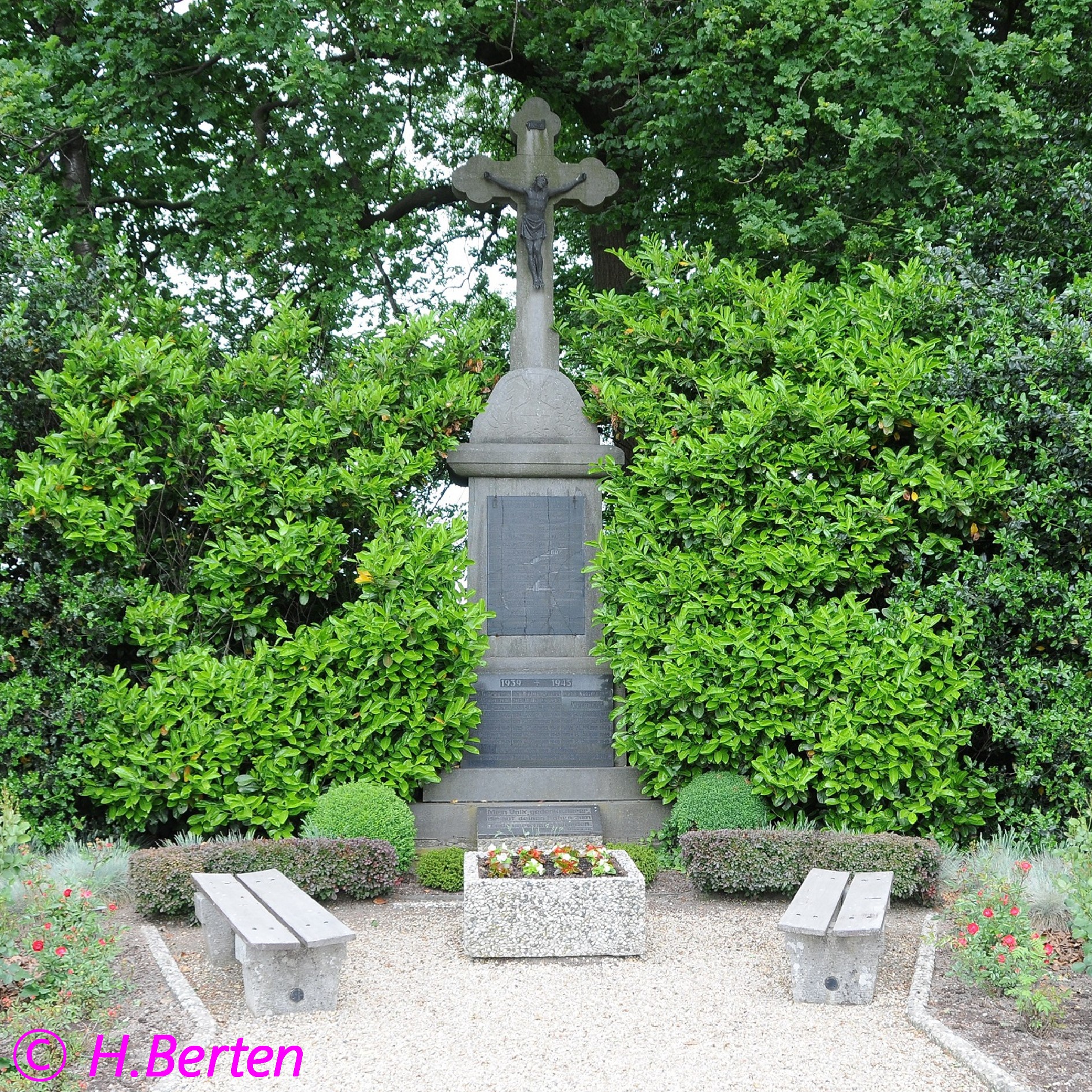 Kriegerdenkmal Renneperstr. 16x16