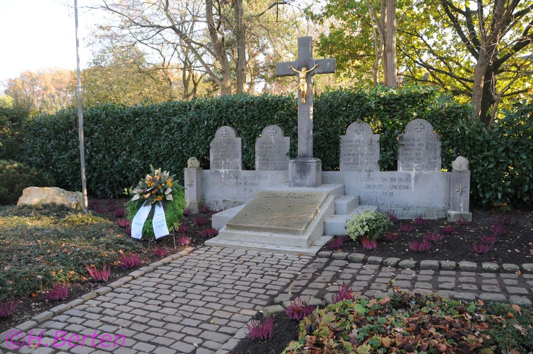 Kriegerdenkmal Ungerath 01
