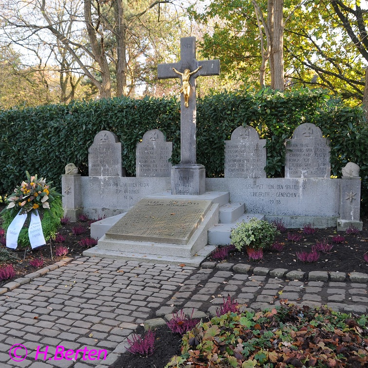 Kriegerdenkmal Ungerath 16x16  -